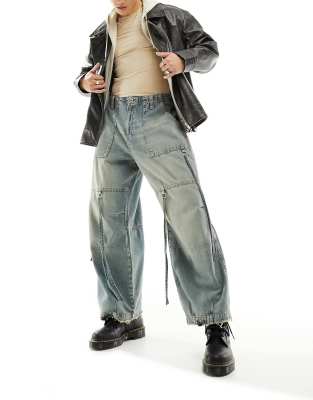 ASOS DESIGN - Parachute-jeans met harnassen in getinte lichte wassing blauw