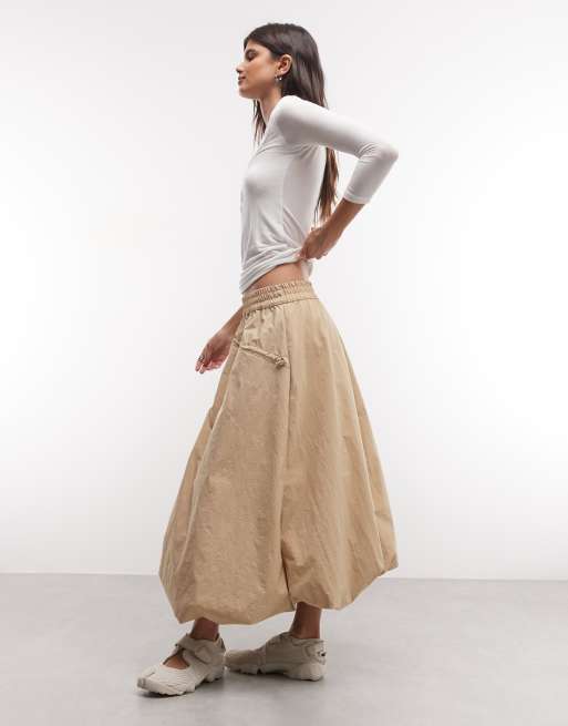 ASOS DESIGN parachute midi-boblenederdel i teknisk nylon i beige, 4 af 5
