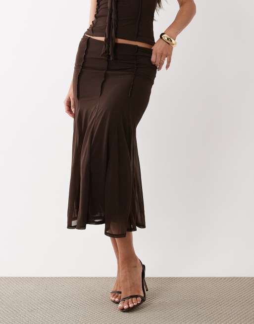 ASOS DESIGN - Parte de un conjunto - Falda semilarga marrón trufa elástica con godets de chifón, 2 de 5