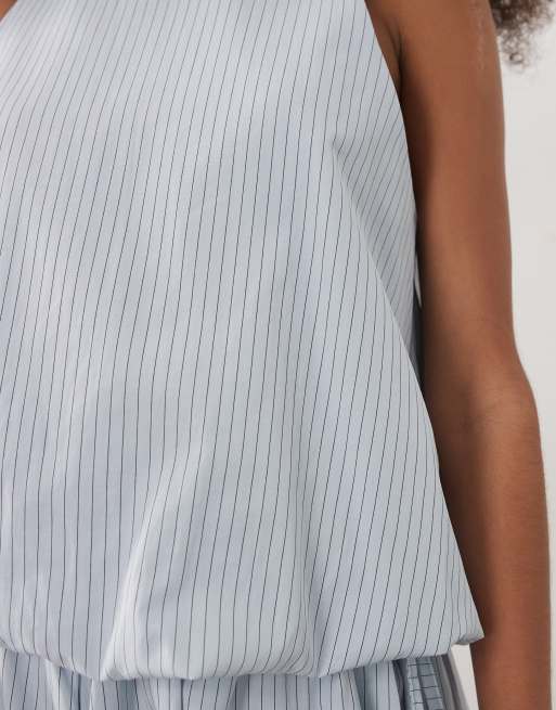 ASOS DESIGN - Parte de un conjunto - Top a cuadros azules con cuello halter y bajo abullonado, 4 de 4