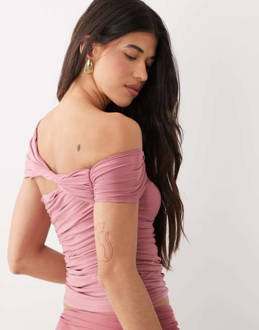 ASOS DESIGN - Parte de un conjunto - Top color rubor asimétrico con detalle retorcido, 3 de 4