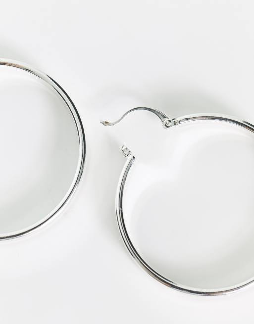 ASOS DESIGN – Płaskie posrebrzane kolczyki-koła o średnicy 35 mm, 4 z 4