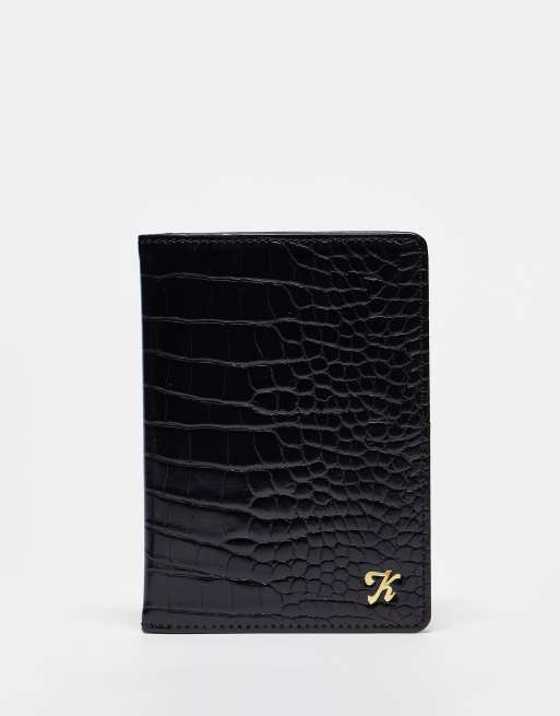 ASOS DESIGN - Paspoorthoesje met krokodillenmotief en gepersonaliseerd met de letter 'K' in zwart