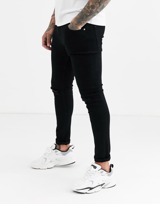 ASOS DESIGN - Påsprayede jeans i powerstretch-denim i sort med optrevlede knæ, 2 af 4
