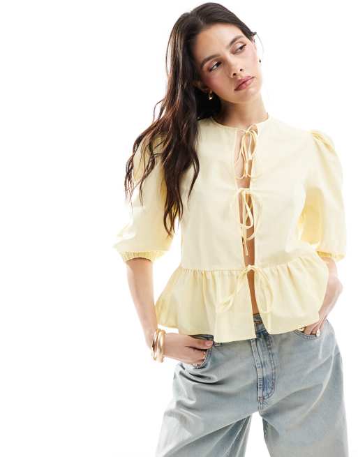 ASOS DESIGN - Pastel-kærnemælksgul peplum-bluse med bindebånd foran i bomuldspoplin
