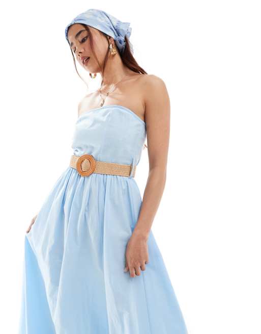 ASOS DESIGN – Pastelowoniebieska sukienka midi z dekoltem bandeau, pełną spódnicą i paskiem z domieszką lnu