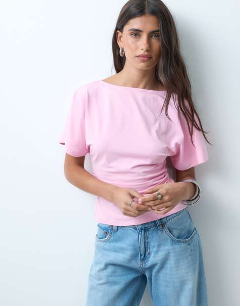 ASOS DESIGN – Pasteloworóżowy taliowany T-shirt z rozkloszowanymi rękawami i wycięciem w szpic na plecach - view 1