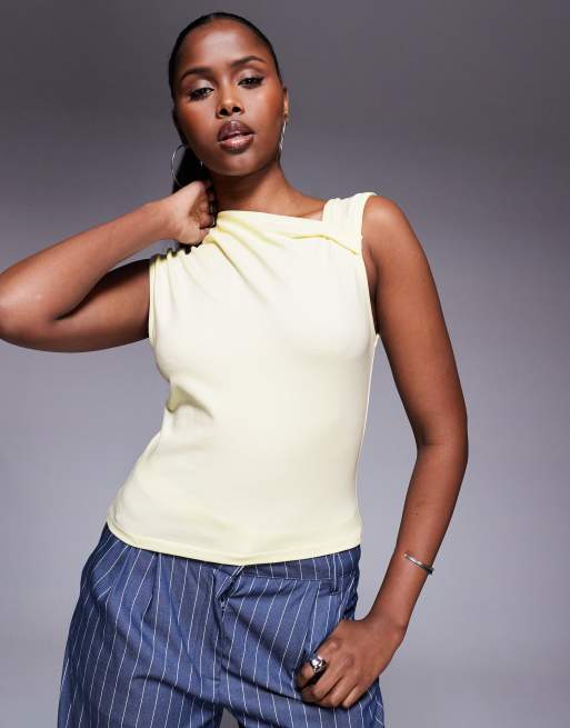 ASOS DESIGN – Pastelowożółty dopasowany top ze skręconym ramiączkiem