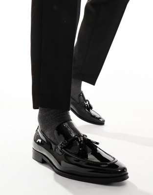 ASOS DESIGN loafers in black with gold chain