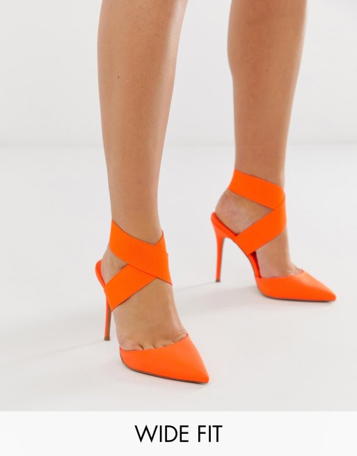 ASOS DESIGN Payback Chaussures talons hauts lastiques pour pieds larges Orange fluo