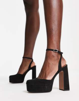  Peaked platform high heeled shoes 