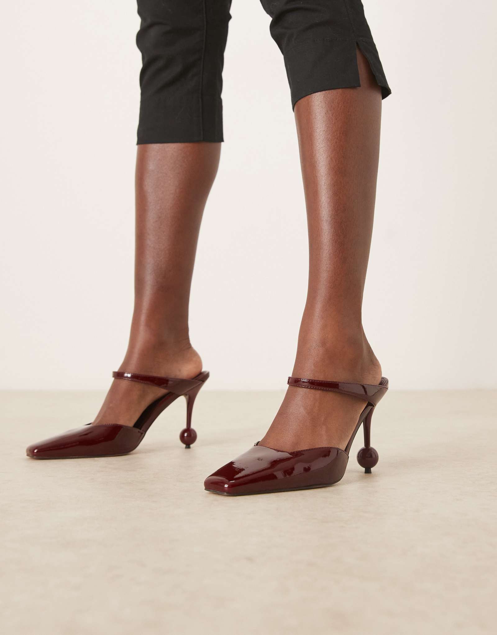 Дизайнерские туфли на высоком каблуке ASOS с перламутровым острым носком бордового цвета