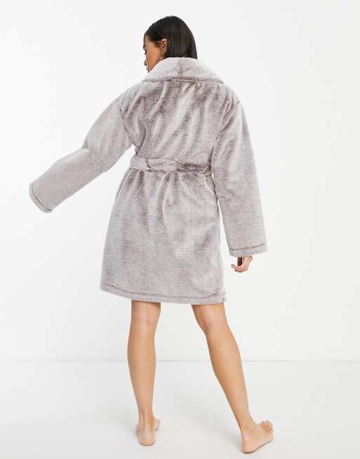ASOS DESIGN - Peignoir de qualité supérieure en fausse fourrure - Vison, 2 de 4