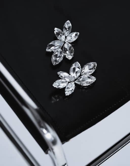 ASOS DESIGN pendientes colgantes de botón con piedras de strass en tono plateado, 2 de 4