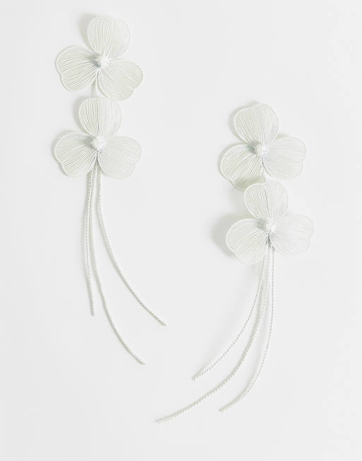ASOS DESIGN - Pendientes con diseño floral de alambre color marfil