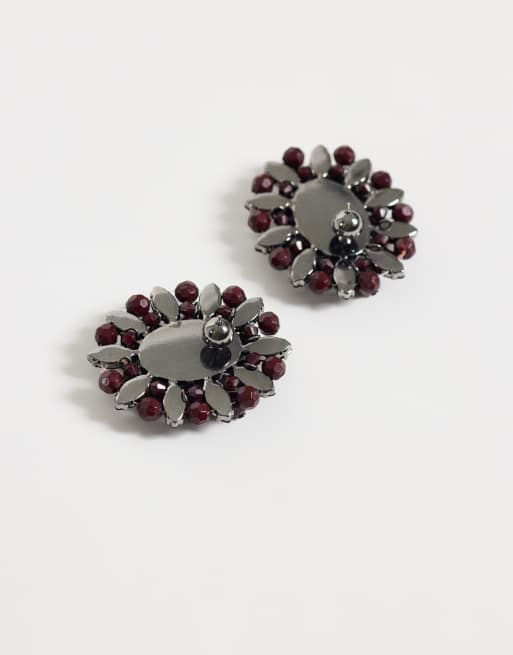 ASOS DESIGN pendientes de botón con diseño floral de piedras en granate, 3 de 4