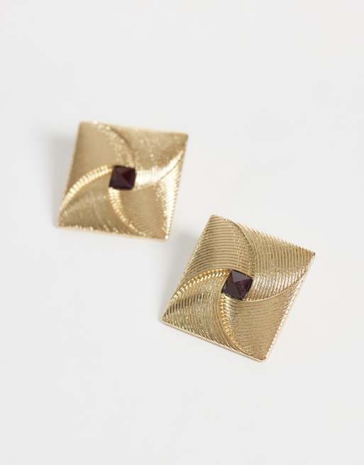 ASOS DESIGN - pendientes de botón cuadrados con centro burdeos en tono dorado, 3 de 5