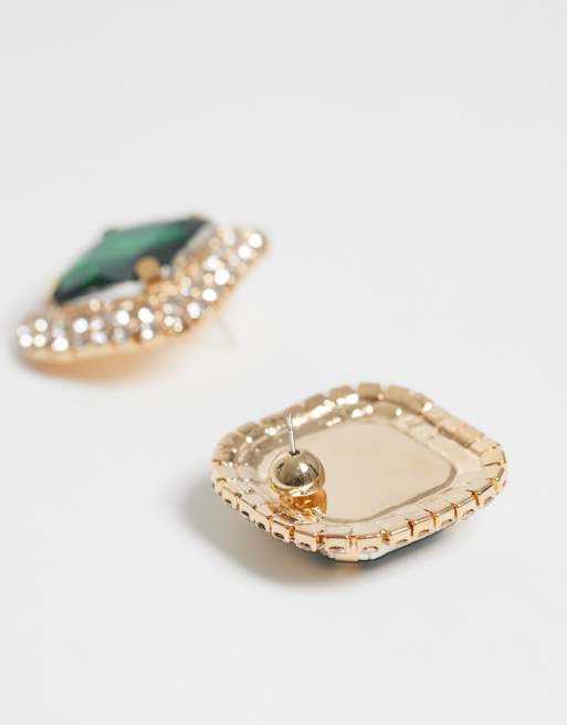 ASOS DESIGN pendientes grandes de botón con engaste de cristal verde en tono dorado, 3 de 5