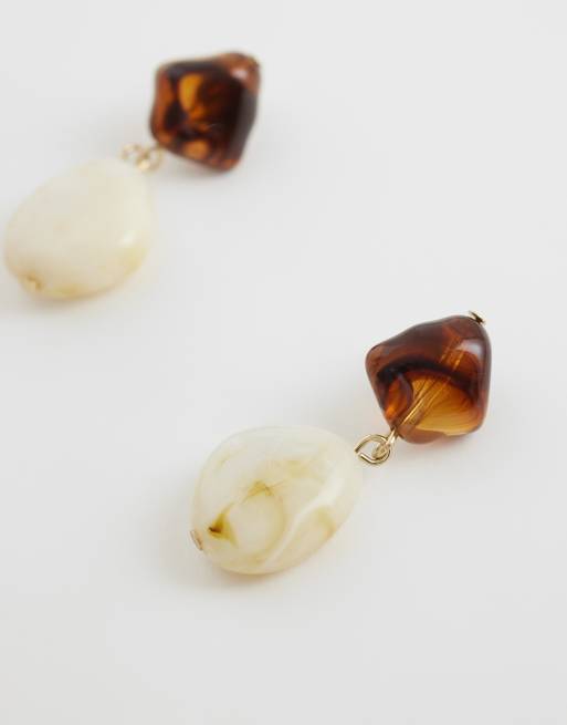 ASOS DESIGN - Pendientes largos beis de resina, 4 de 5