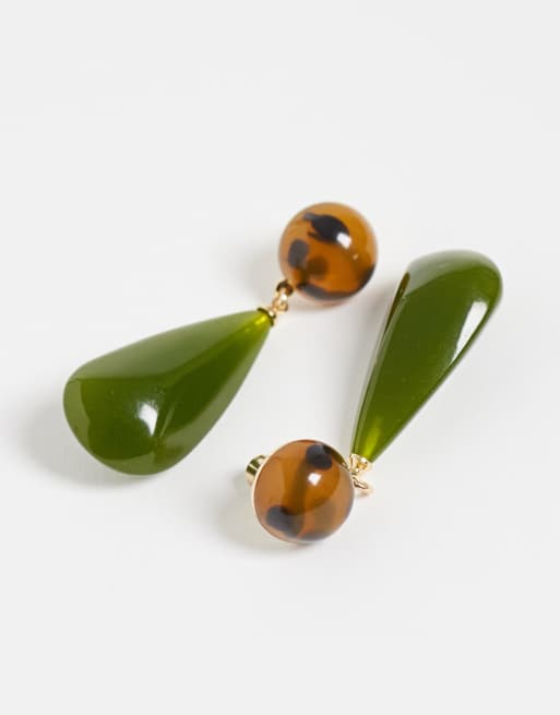 ASOS DESIGN - Pendientes largos elegantes con colgante de carey y resina verde, 2 de 4