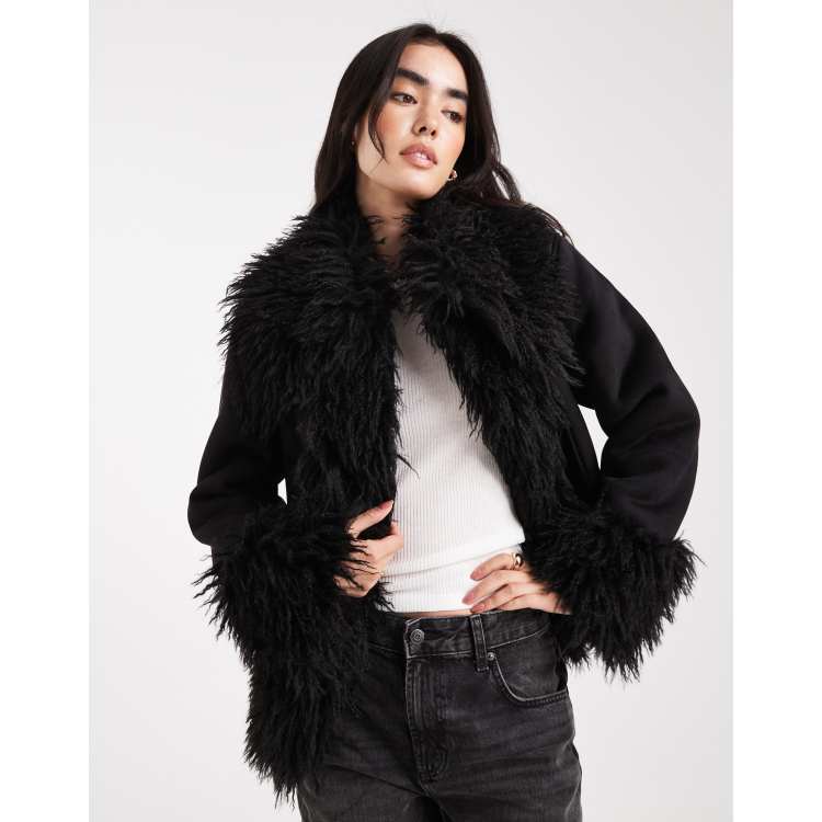 208761307-1-black?$n_750w$&wid