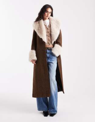 ASOS DESIGN - Penny-Lane-Mantel mit Longline-Schnitt in Braun mit Struktur und Kunstpelzbesatz-Brown