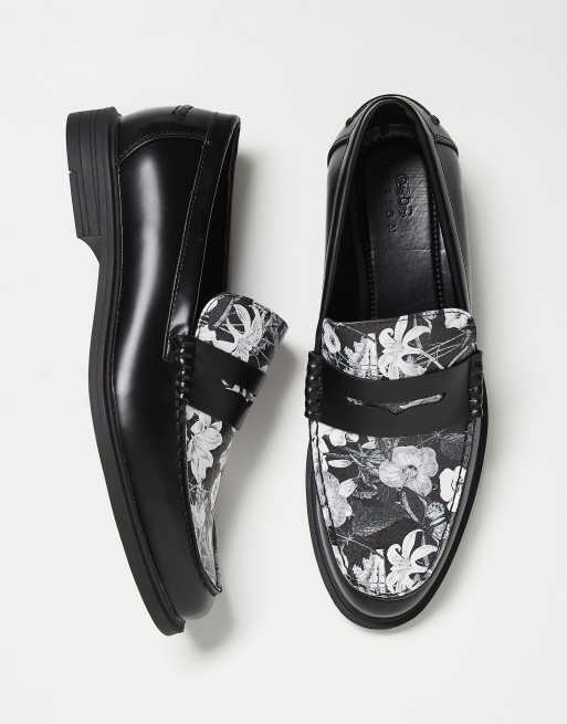 ASOS DESIGN – Penny-Loafer in Schwarz mit floralem Vorderblatt, 3 von 4