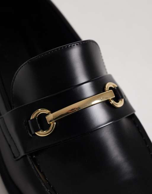 ASOS DESIGN – Penny-Loafer in Schwarz mit goldfarbener Trense, 2 von 4