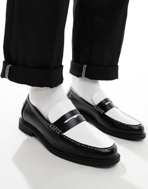 ASOS DESIGN Penny Loafer in Schwarz und WeiB