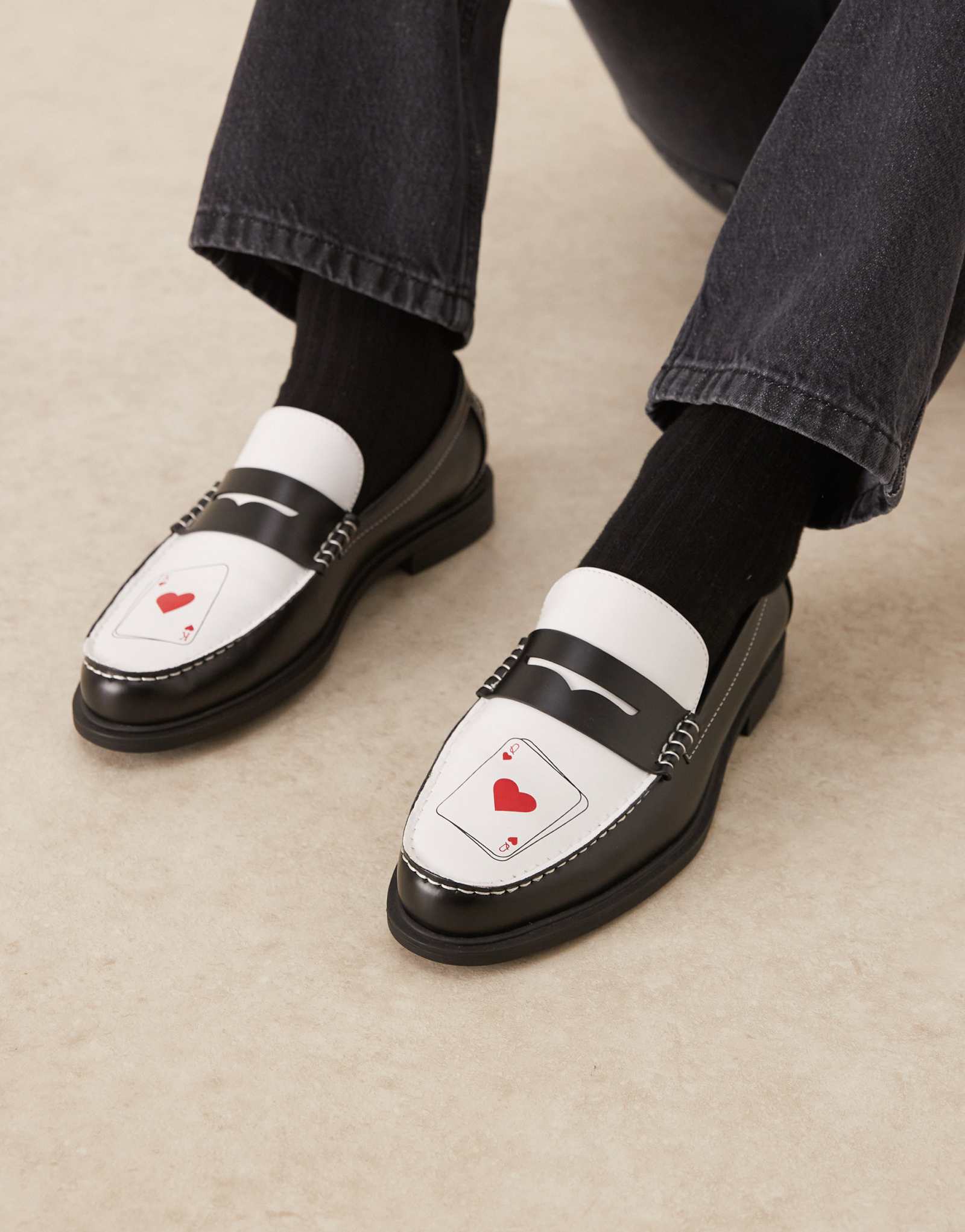 Дизайнерские пенни-лоферы ASOS черного цвета с принтом в виде карточек