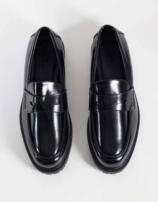 ASOS DESIGN penny loafers med grovmönstrad sula i svart, 2 av 4