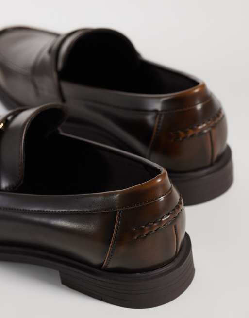 ASOS DESIGN penny loafers med møntdetalje i brun, 4 af 4