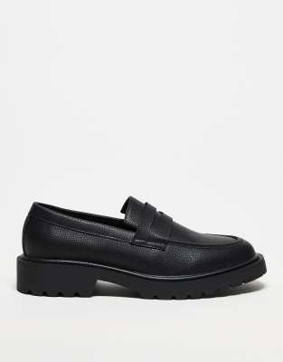  penny loafers with cleated sole in tumbled black 