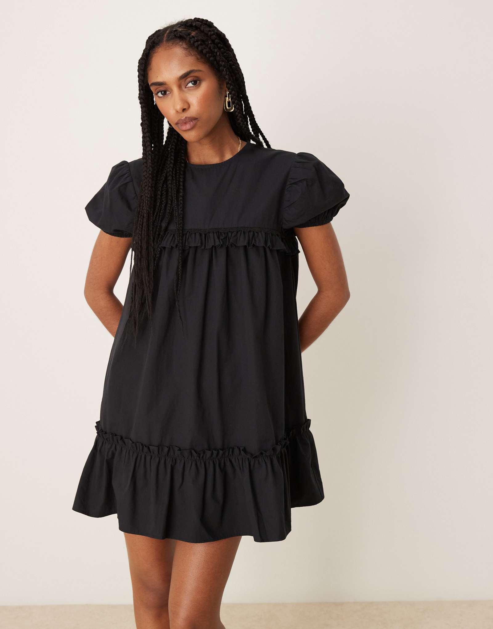  Мини-платье из поплина с баской ASOS DESIGN черное
