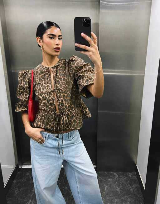 ASOS DESIGN - Peplum-skjorteoverdel i bomuldspoplin med bindebånd og leopardprint