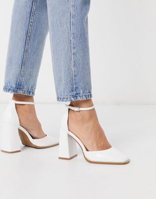 heels off white
