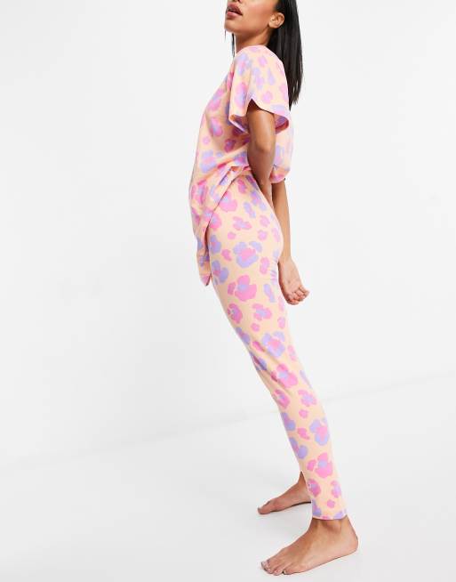 ASOS DESIGN – Persikorosa leopardmönstrad pyjamas med t-shirt i oversize och leggings, 4 av 4