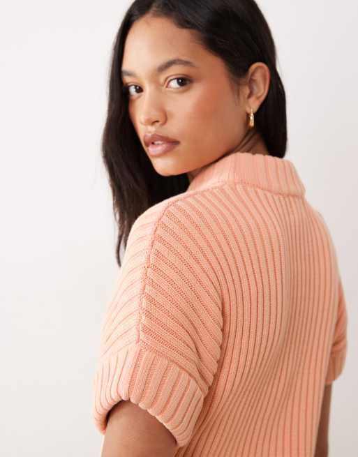 ASOS DESIGN – Persikorosa, stickad topp med hög krage, korta ärmar och sidoslits, 2 av 4