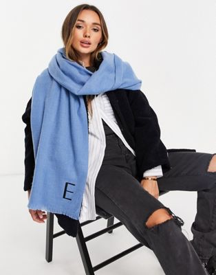 ASOS DESIGN personalised scarf with E initial in blue - BLACK