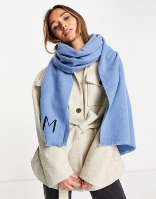ASOS DESIGN personalised scarf with M initial in blue - BLACK