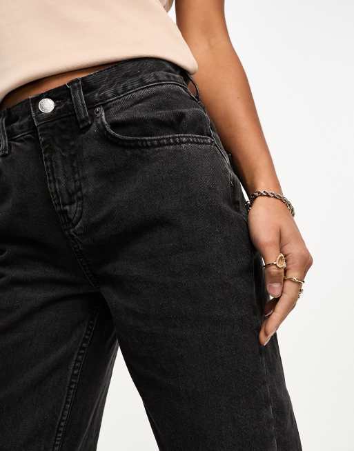 ASOS DESIGN Petite 90s straight jeans in black , 2 of 5