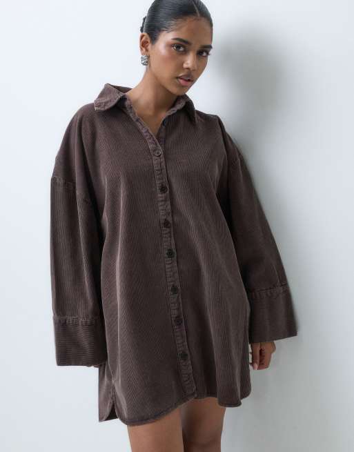 ASOS DESIGN Petite abito chemisier mini oversize in velluto a coste color cioccolato slavato, 1 di 5
