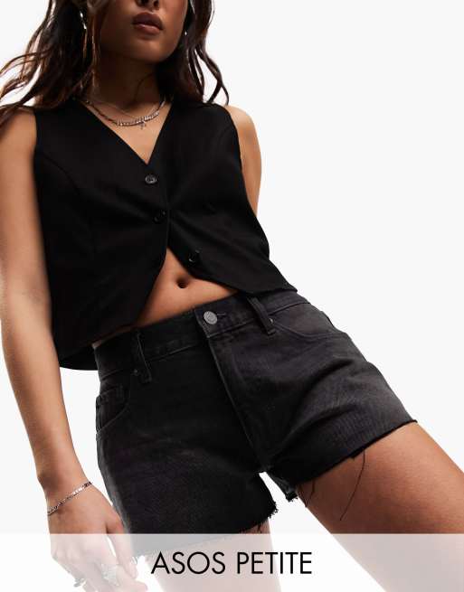 ASOS DESIGN Petite - Afslappede shorts i vasket sort denim