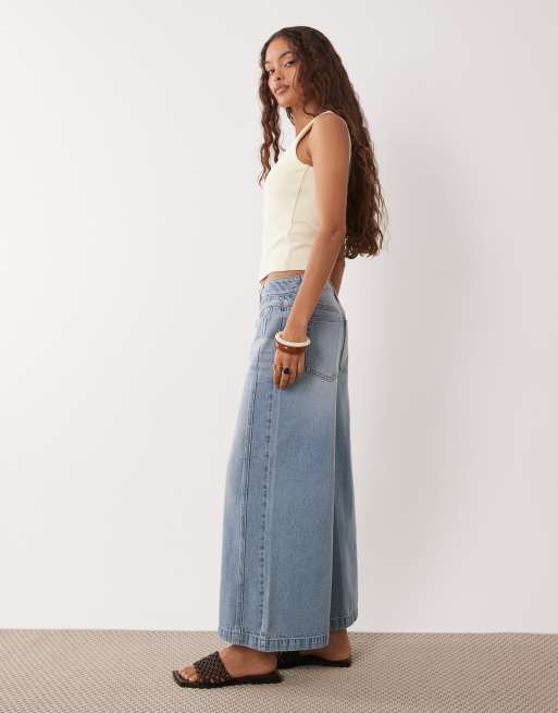 ASOS DESIGN Petite ankle grazer wide leg jeans with front pocket in light wash, 2 of 5