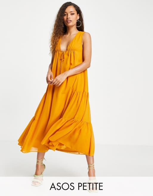 ASOS DESIGN Petite – Ärmelloses, trapezförmiges Maxikleid mit Bindedetail und seitlichen Stufen
