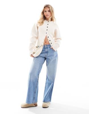 ASOS DESIGN Petite - Baggy Jeans in cleanem Hellblau