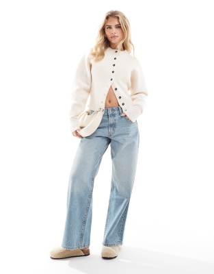ASOS DESIGN Petite - Baggy-Jeans in heller Waschung mit weitem Bein-Blau