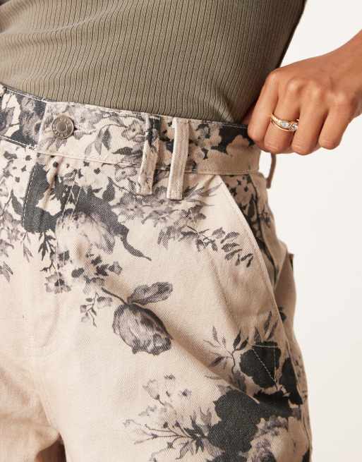 ASOS DESIGN Petite barrel leg trousers in taupe floral print , 4 of 5