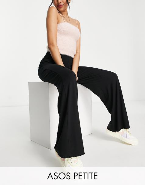 ASOS DESIGN Petite - Basic broek van jersey met wijde pijpen in zwart - view 1