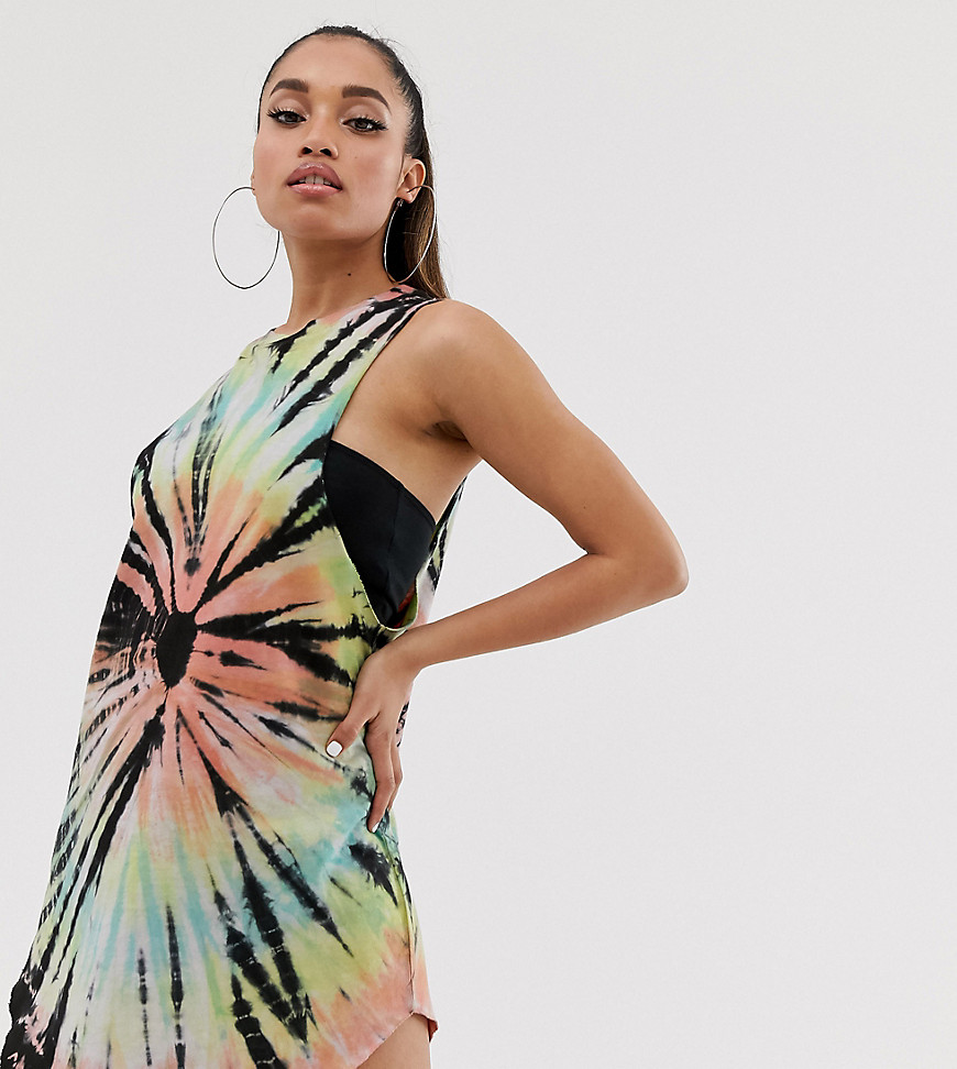 ASOS DESIGN Petite – Batikfärgad klänning med smala axelband-Flerfärgad